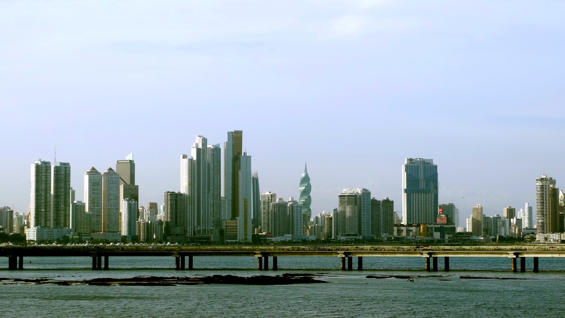 Ciudad de Panamá: el distrito financiero y la torre F&F, el Tornillo